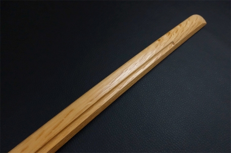 Grooves in the upper section.